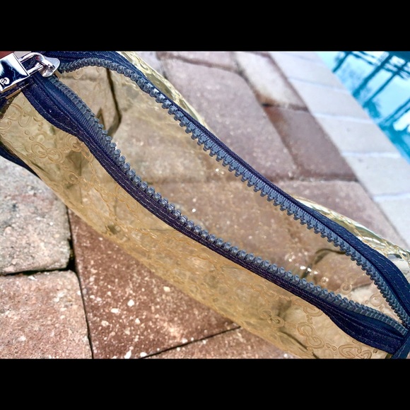 TRANSLUCENT GOLD GUCCI COSMETIC BAG - Picture 6 of 7